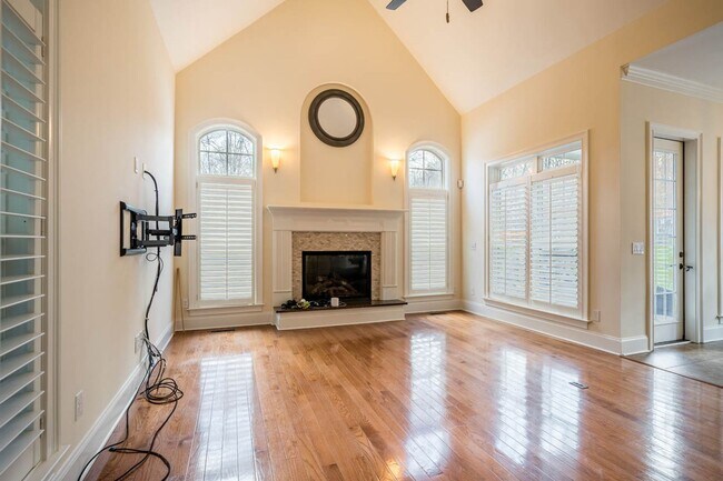 Building Photo - 246 Valley Meadow Dr