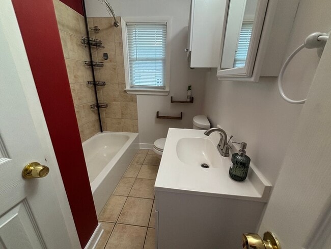 Building Photo - Charming 3 Bedroom 1 Bathroom Brick Ranch ...
