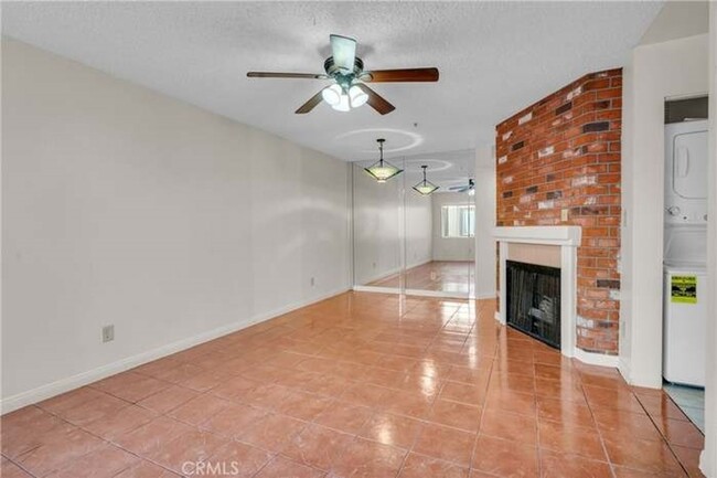 Building Photo - Exceptional 2 Br 2 Ba Condominium in Gated...