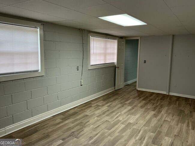 Building Photo - 3988 Rainbow Dr