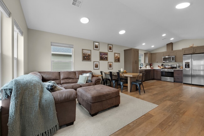 Building Photo - 1350-1313 13th Ave