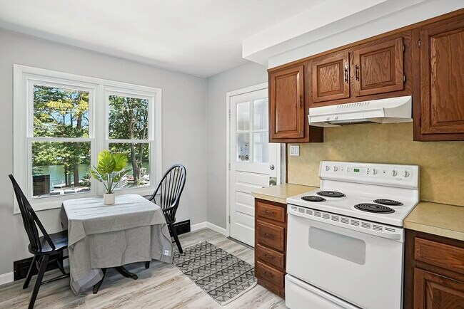 Building Photo - 35 Canna Dr