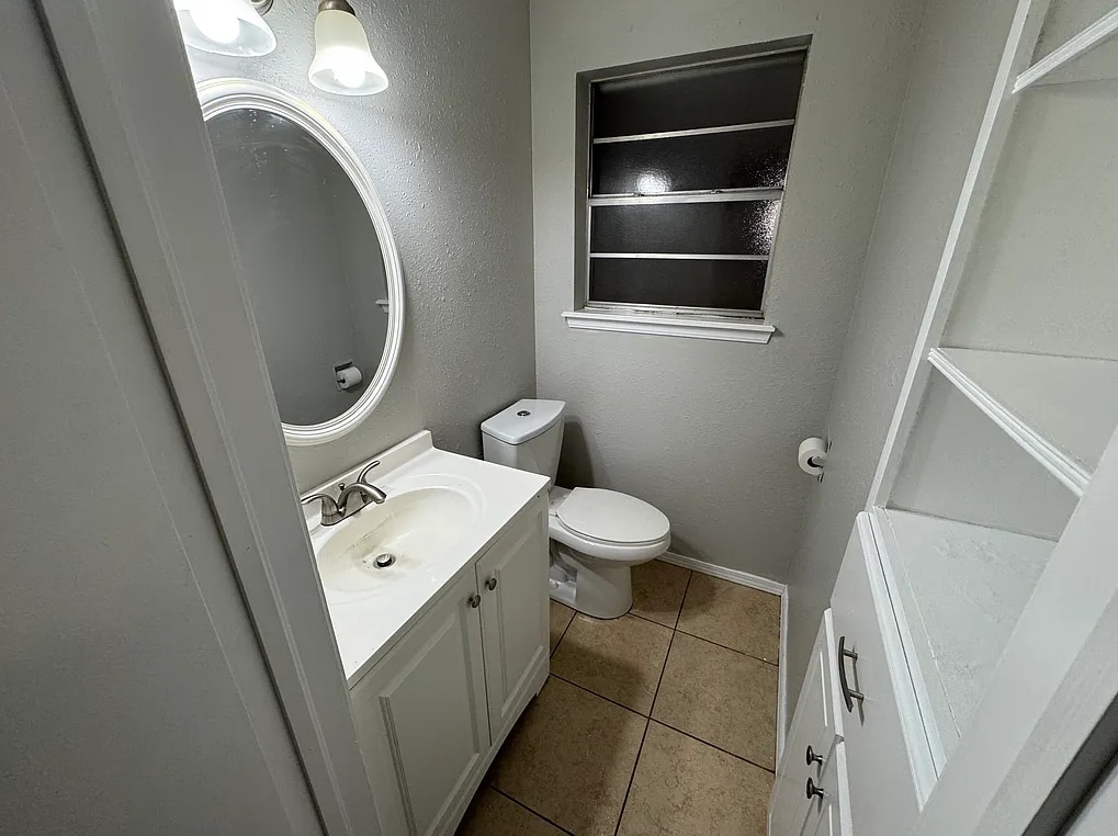 Building Photo - 8801 Cedar Ln