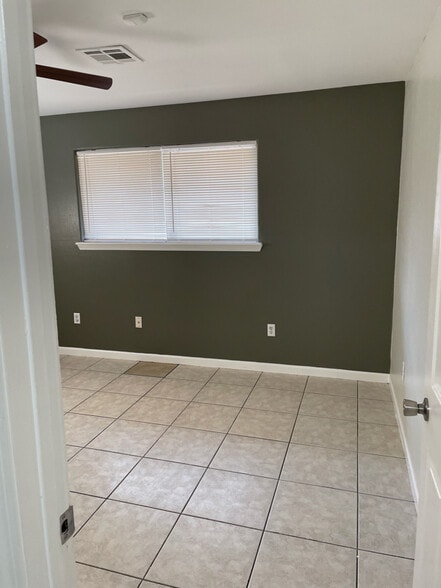 Building Photo - 6254 Kuebel Dr