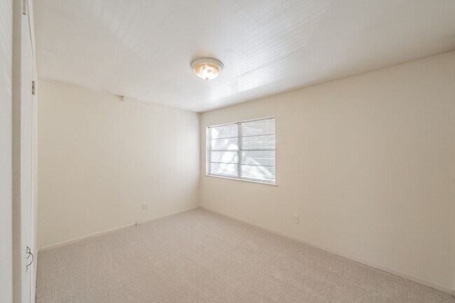 Building Photo - Updated Two Bedroom and One and Half Bathr...