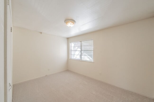 Building Photo - Updated Two Bedroom and One and Half Bathrooms apartment upstairs in the Cultural District!