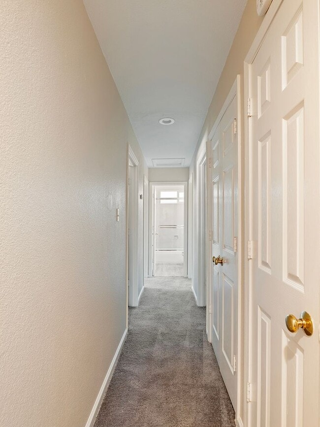 Building Photo - Single Level Ranch Home In Desirable Clayt...