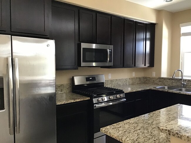 Building Photo - Luxury Living Awaits: Spacious Home with G...