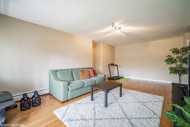 Building Photo - 1806 Hemlock Pl