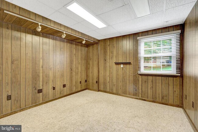 Building Photo - 615 Kearney Ct SW