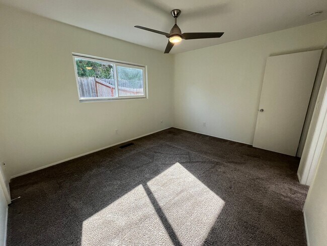 Building Photo - 811SV