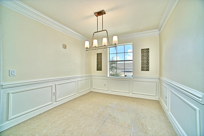 Building Photo - 275 Murcia Dr