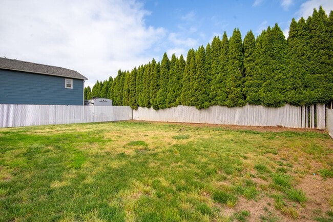 Building Photo - Charming, Newly-Renovated 3 Bed, 1.5 Bath ...