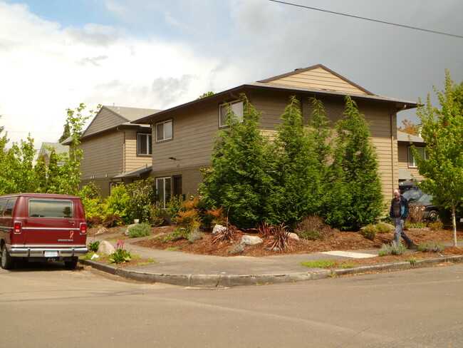 Primary Photo - Clinton Abernathy Gorgeous Remodel 1br Har...