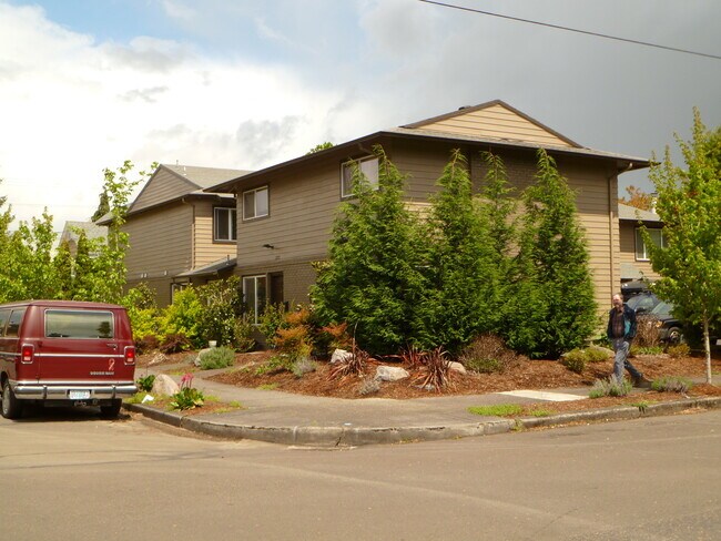 Primary Photo - Clinton Abernathy Gorgeous Remodel Spaciou...