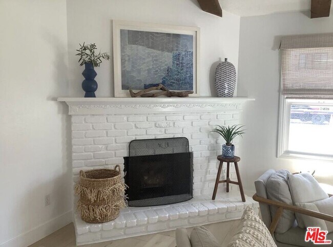 Building Photo - 219 13th St