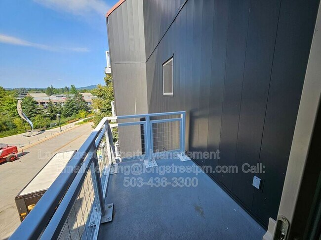 Building Photo - 12600 SW Crescent St