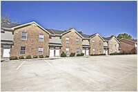 Building Photo - 2 Bedroom 1.5 Bathroom Townhome