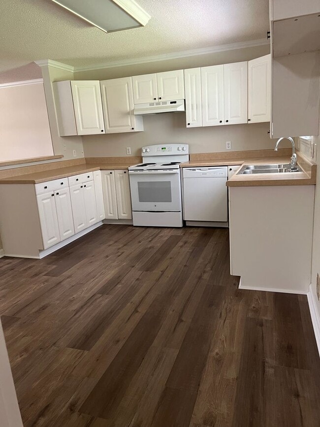 Building Photo - 3 Bedroom, 2 Bath Home