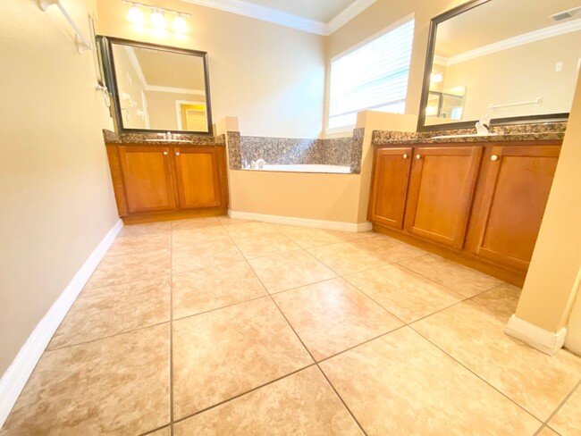 Building Photo - SPACIOUS HOME IN KISSIMMEE, FLORIDA!