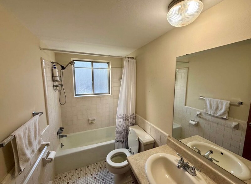 Building Photo - 16461 E 10 Mile Rd