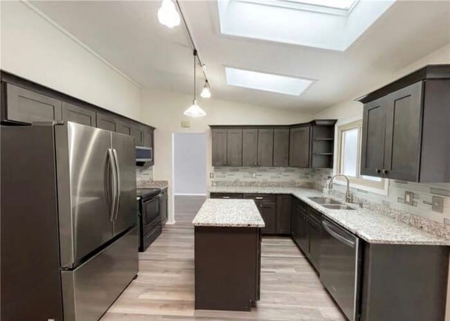 Building Photo - 32847 Redwood Blvd