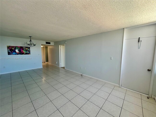 Building Photo - 1200 NE Miami Gardens Dr