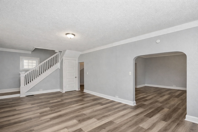 Building Photo - 1051 N Mount Street