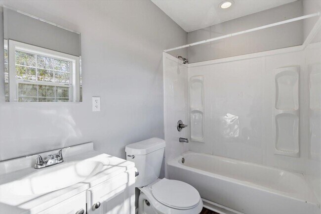 Building Photo - 936 Jenkins St