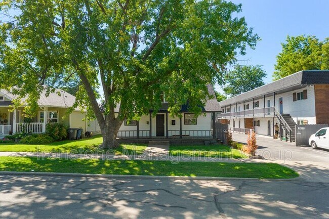 Building Photo - 2618 E 8th St