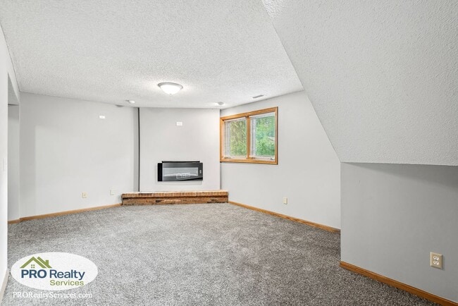 Building Photo - 3 Bedroom Home **50% off December's Rent with a December 2025 Move In**