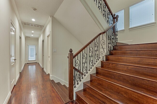 Building Photo - 11 Olmstead Row