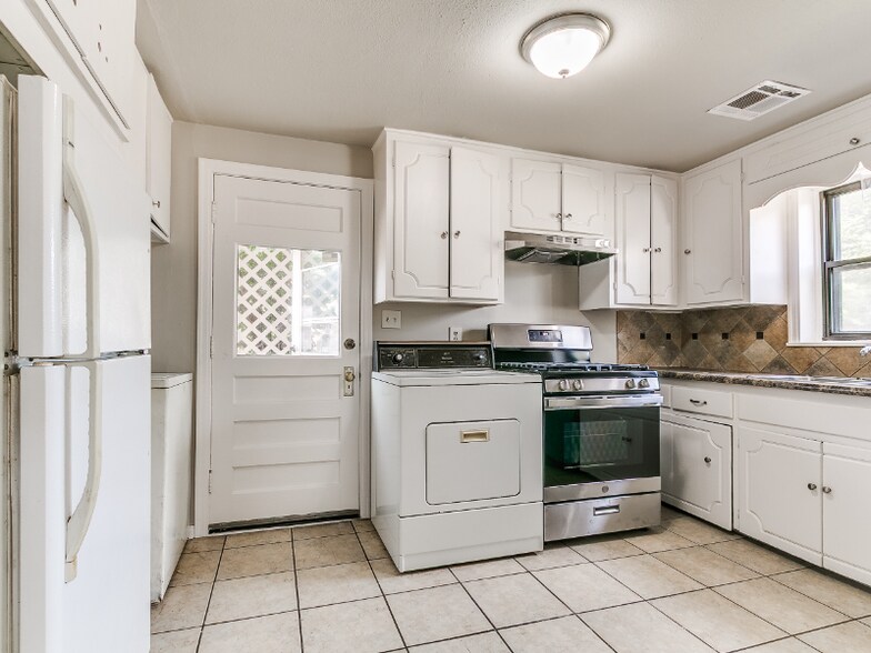 Building Photo - 3612 Firethorn Dr