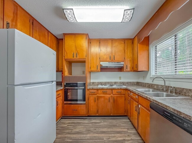 Building Photo - 3735 Donovan Dr