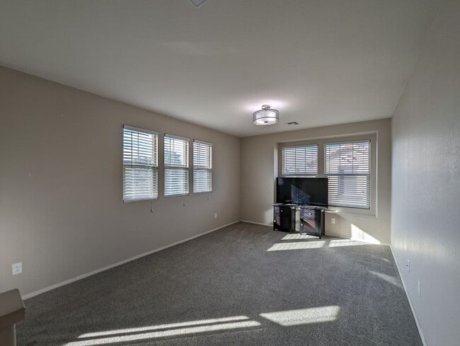 Building Photo - 1253 N 166th Ave