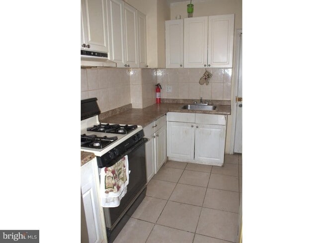 Building Photo - 4-bedroom home in the heat of Reading!