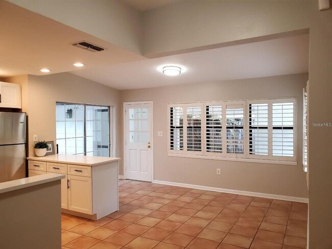 Building Photo - 1812 Pineview Cir