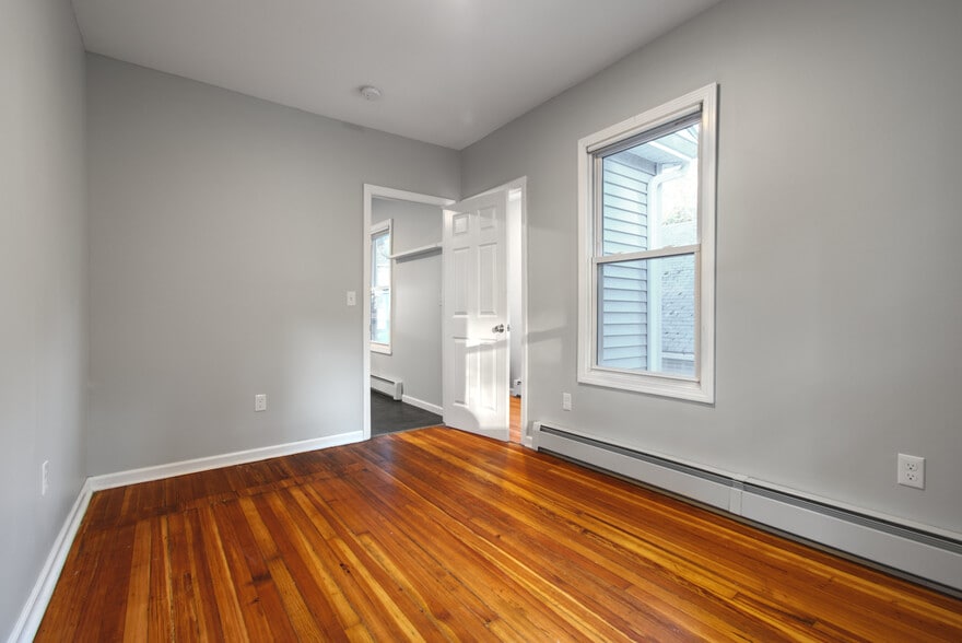 Master Bedroom - 30 Cooper St