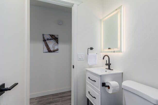 Building Photo - **COMING SOON!**Central- Charming 1 bd w/ ...