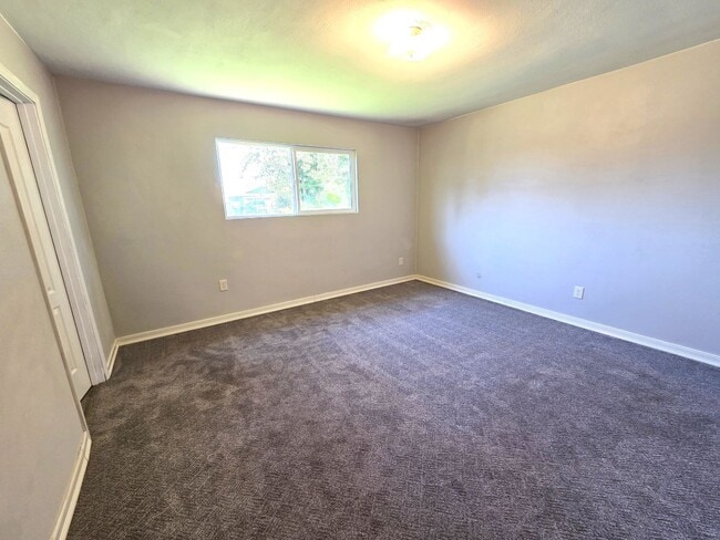 Building Photo - Immaculate 3 Bedroom 2 Bath Home near Veteran's Park