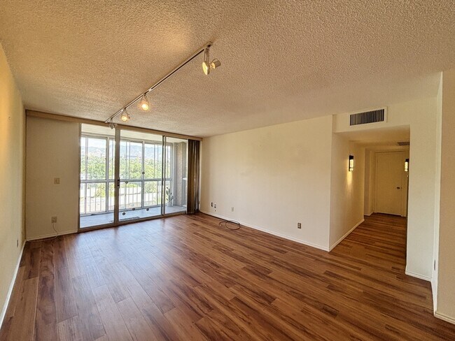Building Photo - 710 E 200 S