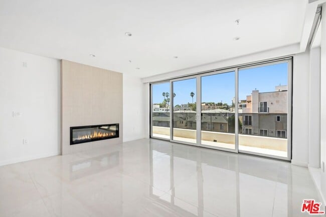Building Photo - 1414 S Beverly Dr