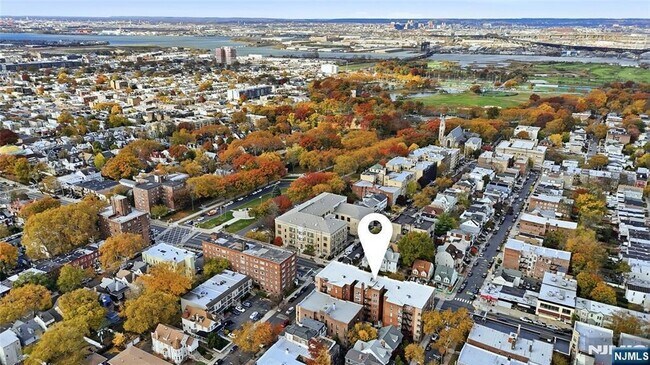 Building Photo - 2520 John F. Kennedy Blvd