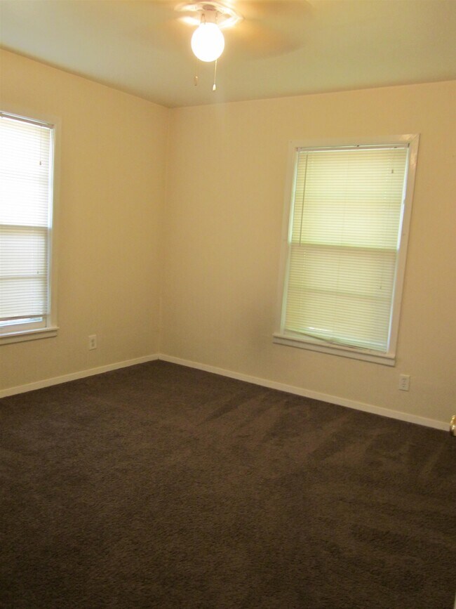Building Photo - 505 E Lamon St