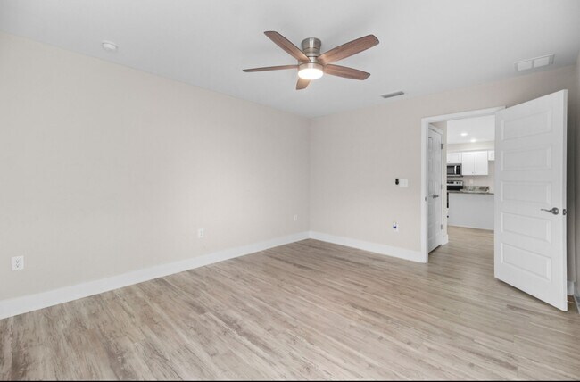 Building Photo - 13050 Hartung Ave