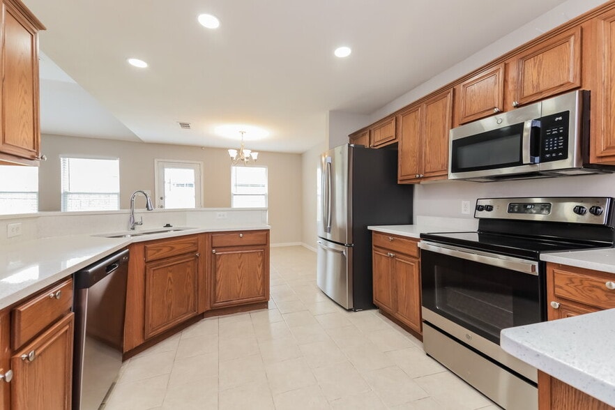 Building Photo - 708 Mackenzi Dr