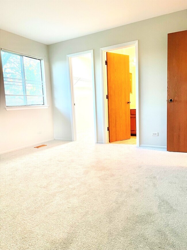 Building Photo - 601 Hanover Ct