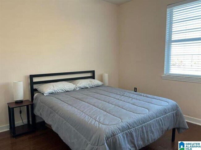 Building Photo - 2020 5th Ave S