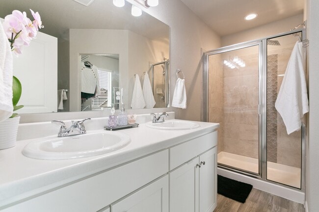 Building Photo - 7427 Gorgeted Quail Grv