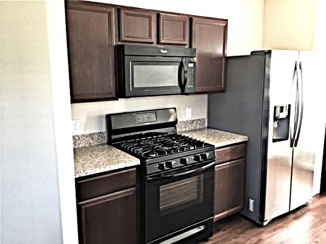 Building Photo - 4 Mira Loma Dr